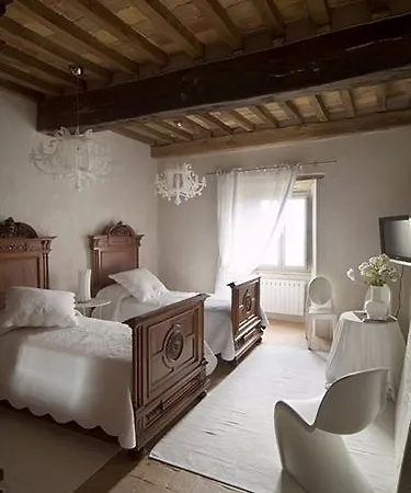 アパートホテル Torre Almonte トーディ